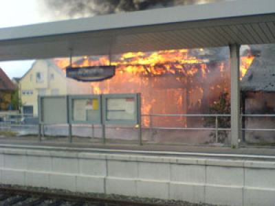 Brennt Bahnhofschuppen (31.05.2006)